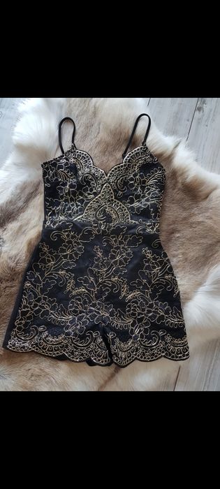 Kombinezon czarny tkany złotą nitką