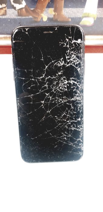 iPhone 11 para reparação ou peças ler discrição.