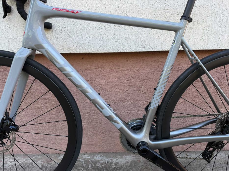 Rower szosowy Ridley Helium SLX Disc, koła carbon, Sram Rival eTap