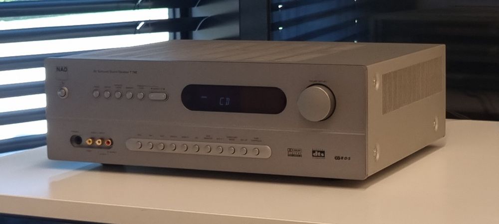 NAD T742 Amplituner
