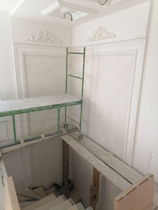 Поклейка молдингів, багетів, рамок, orac decor, поліуретан дюрополімер