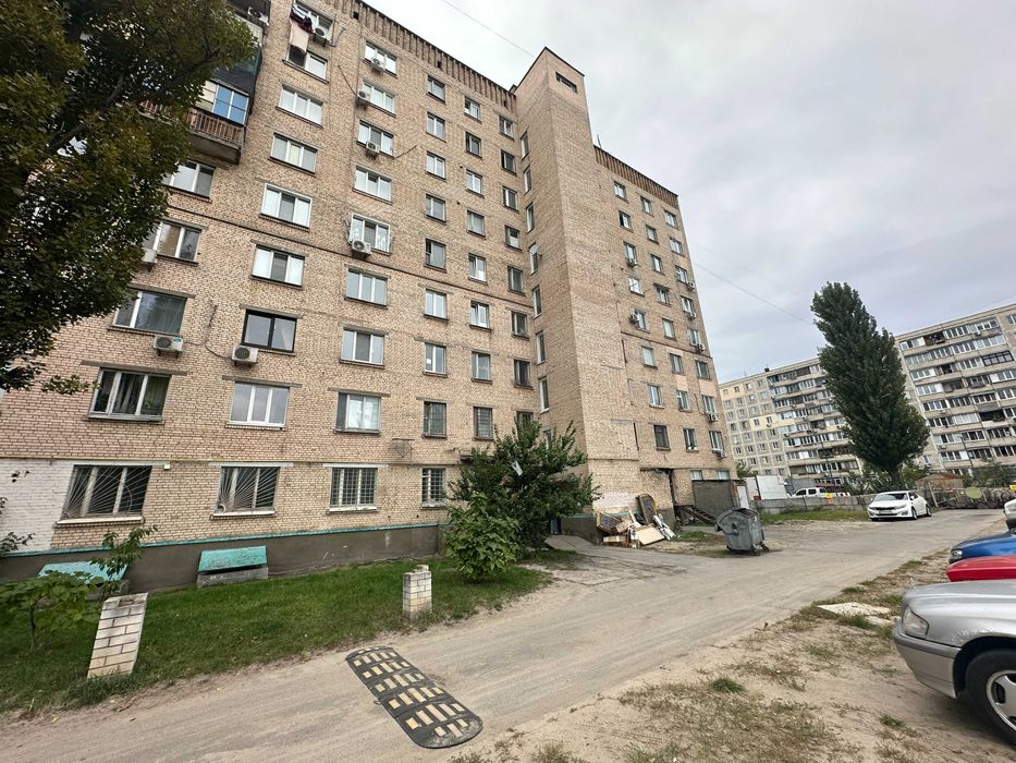 Продаж кімнати, вул. Йорданська 14-А, метро Оболонь - 10 хвилин.