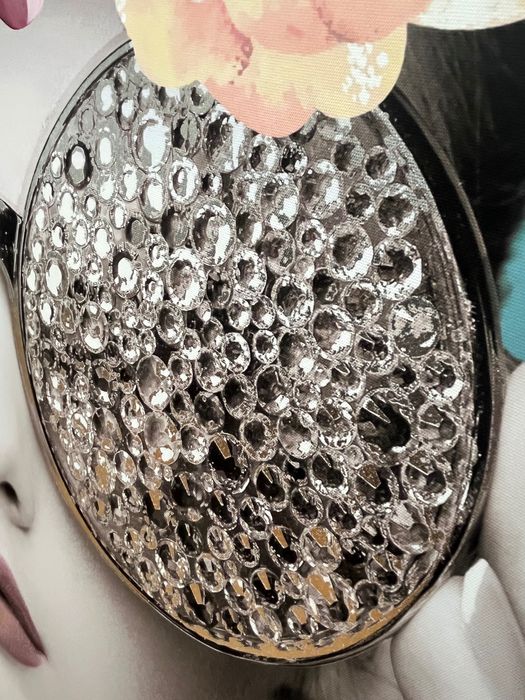 Duży obraz kobieta z kwiatami 143x102 cm z ramą