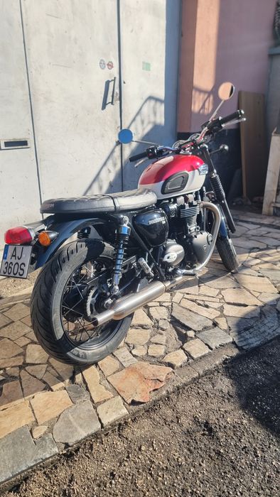 Triumph bonneville t100
