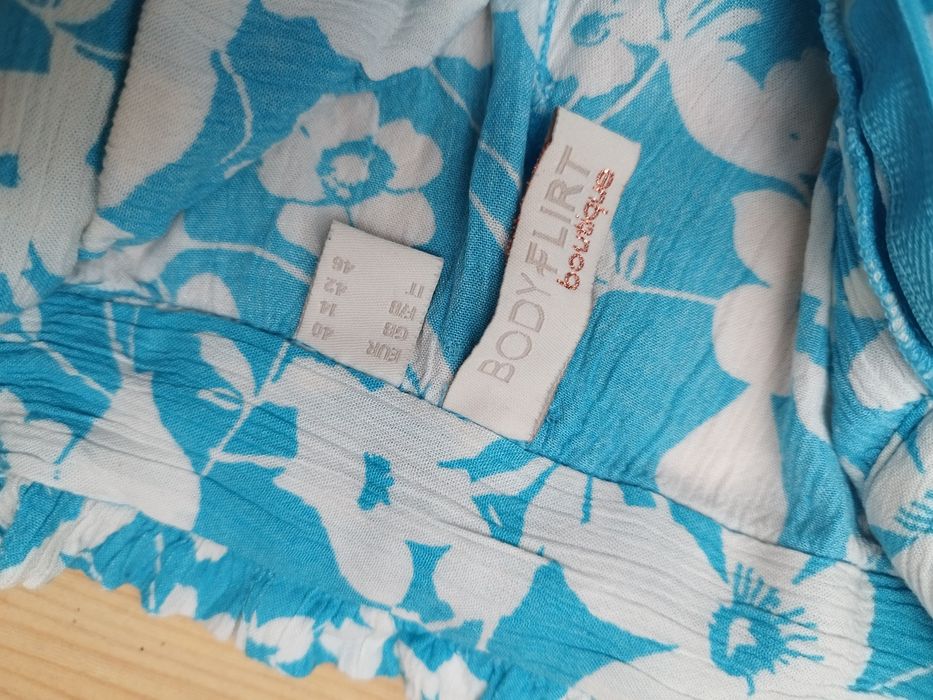 Bodyflirt krepowane spodnie w kwiaty M-L