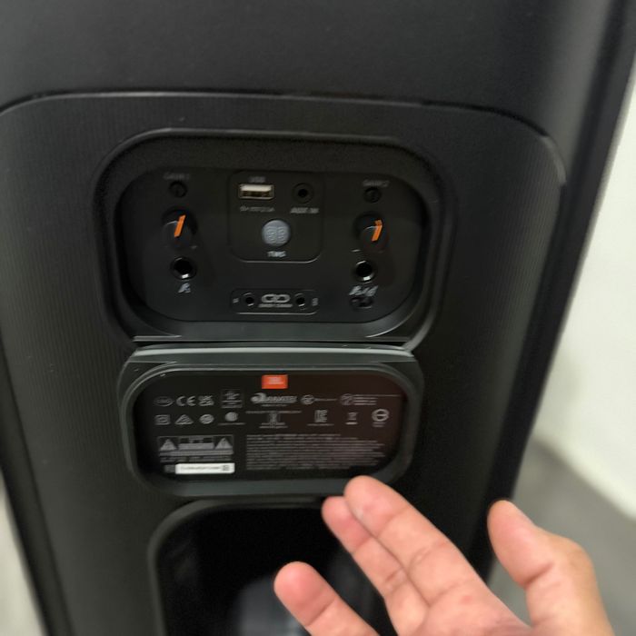 JBL partibox 710 como nova