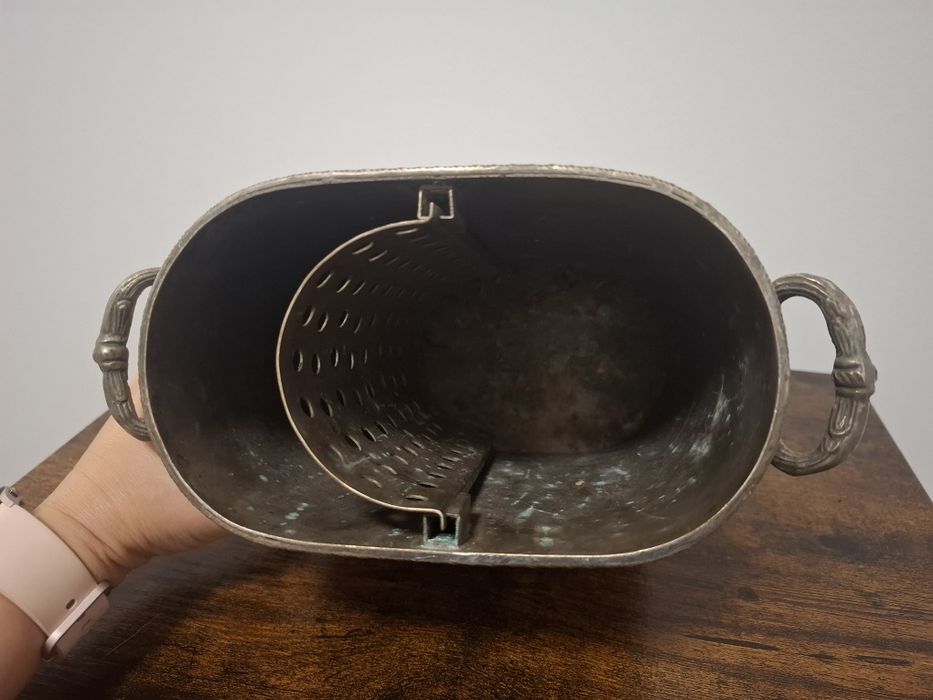 Francuska chłodziarka do wina