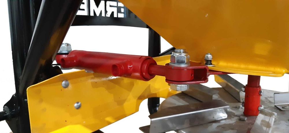 Розкидач добрив РУН-1100