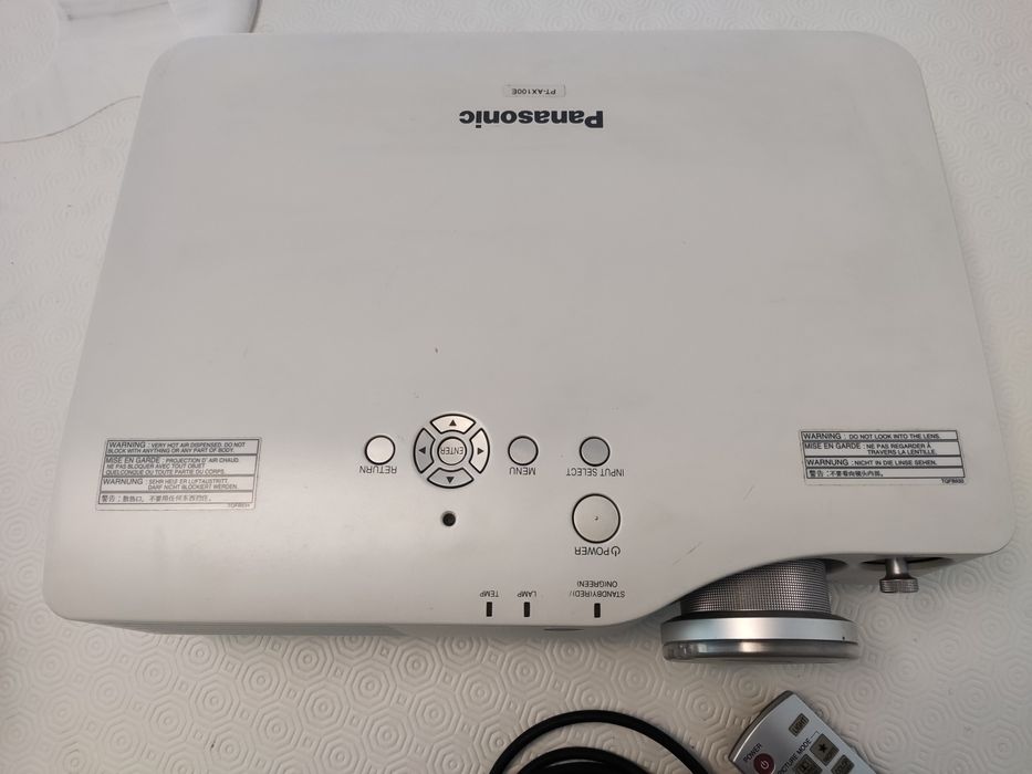 Projetor Panasonic modelo PT- AX100E