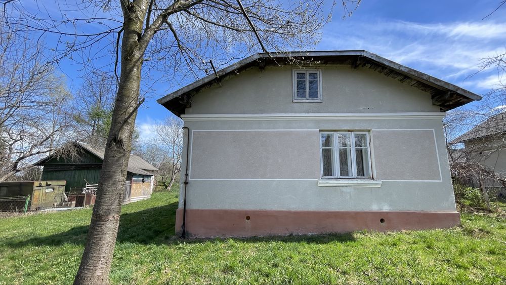 Продається цегляний будинок з комунікаціями