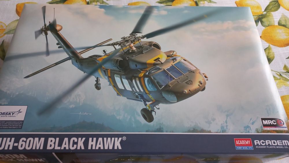 Model helikoptera Black Hawk UH-60M 1/35