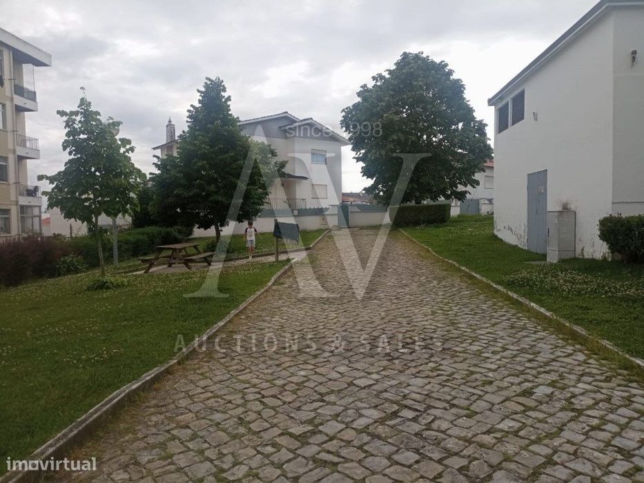 T3 totalmente renovado, com garagem para 2 carros || Leiria