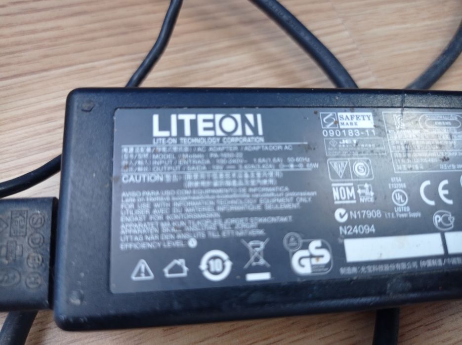 Laptop Acer Emachines E725 uszkodzony w cenie zasilacza