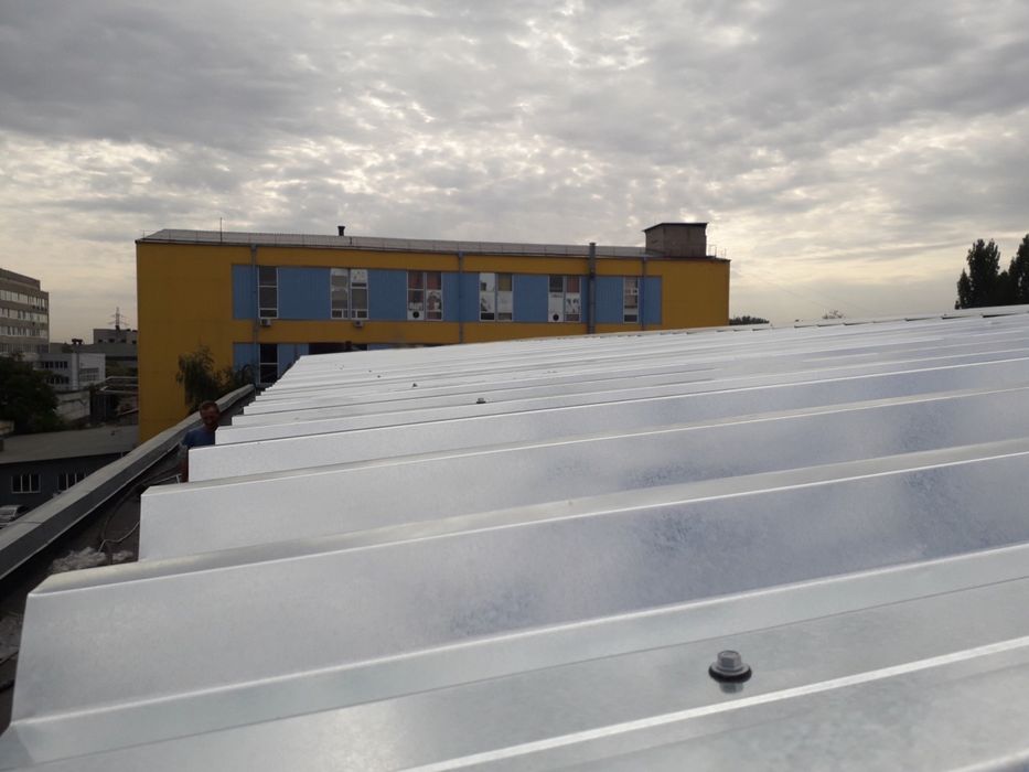 Кровля крыш. Металлоконструкции. Склад. Ремонт кровли. Профнастил