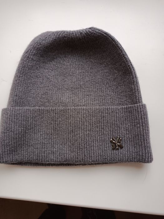 Сіра шапочка вільного крою