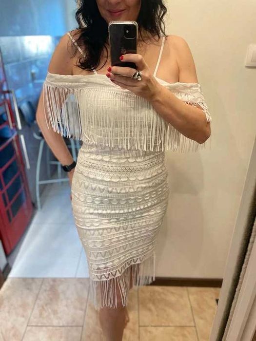 Piękna biała sukienka z frędzlami Asos roz. M-L