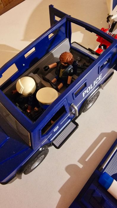 Carro da polícia playmobil