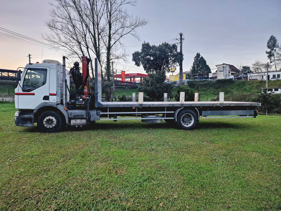 Camião  estrado e grua