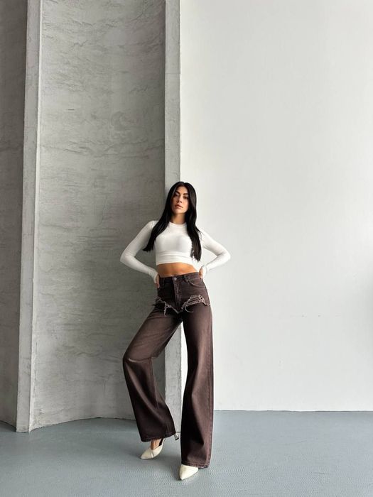 Джинси жіночі труби. Акцентні жіночі джинси