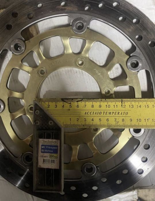 Продам тормозной диск honda cbf,hornet