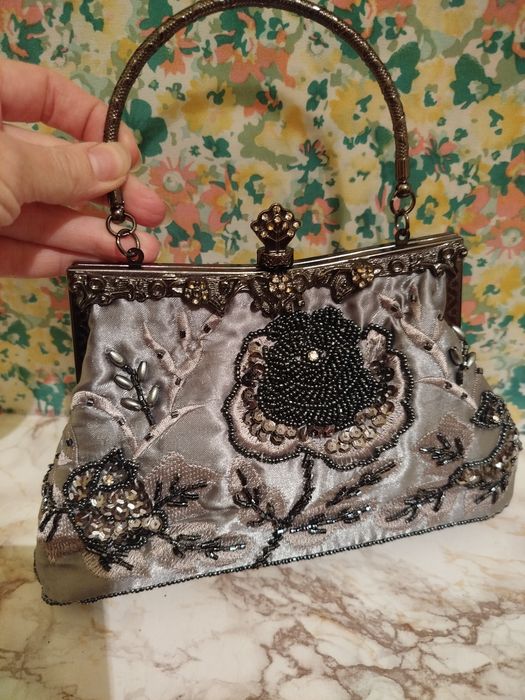 Жіноча вінтажна сумочка вишита бісером