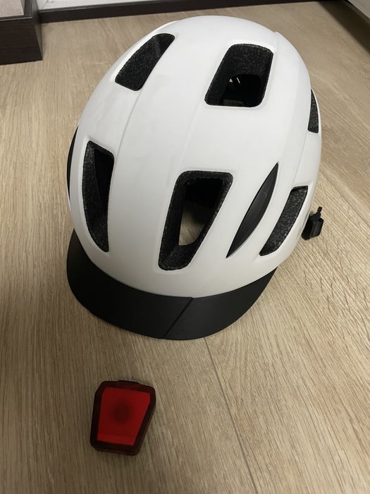 Велошлем Laser  lizard с фонариком Laser Part Rechargeable