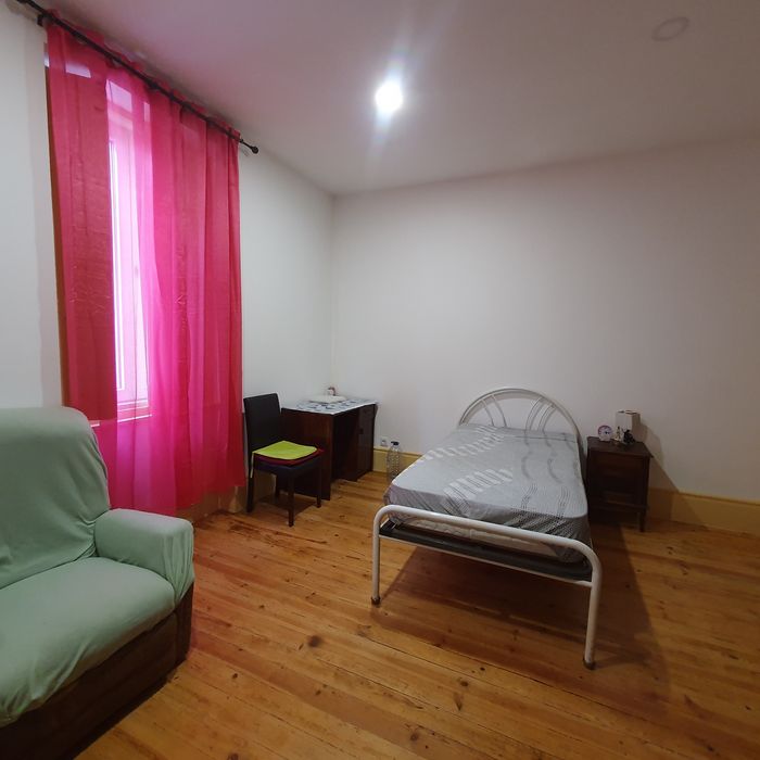Alugo quarto em t 2