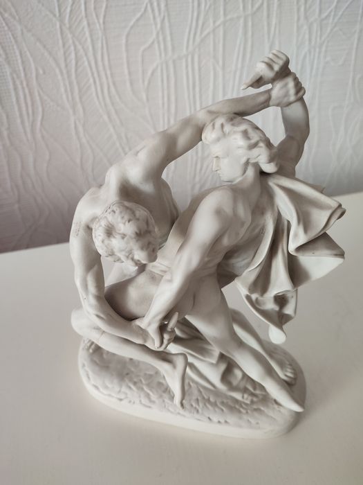 Порцелянова статуетка