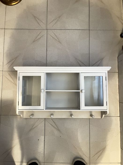 Movel pequeno com vitrine