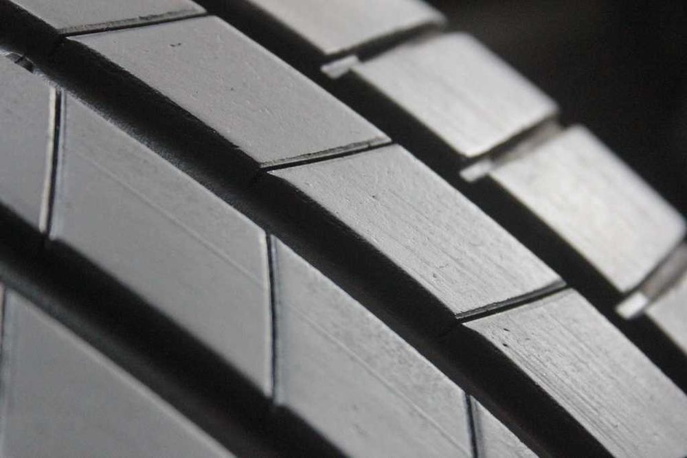 225/40/19 Bridgestone Turanza T005 225/40 R19 93Y XL 2021r