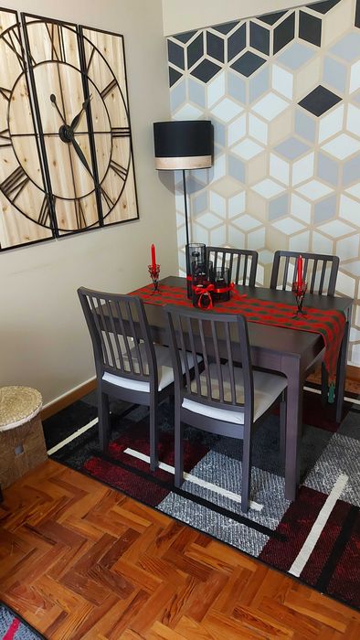 Mesa de casa de jantar extensivel 120/180x80  + 5 Cadeiras