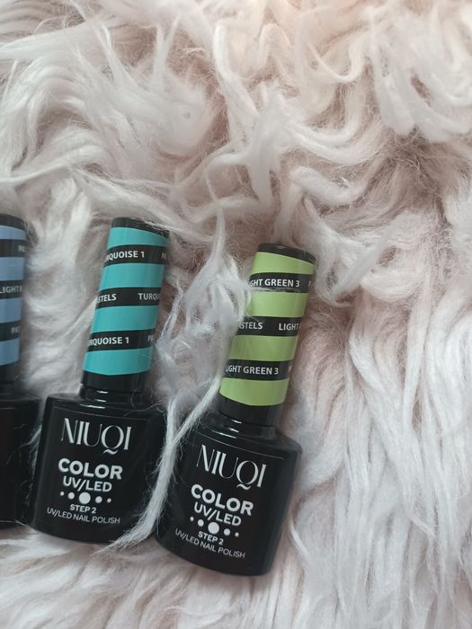 2 lakiery do paznokci firmy Niuqi z serii pastele
