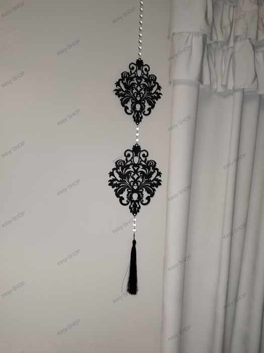 Czarna girlanda do okna z kryształami
