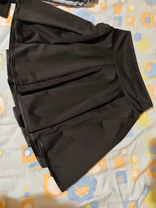 Saia curta preta