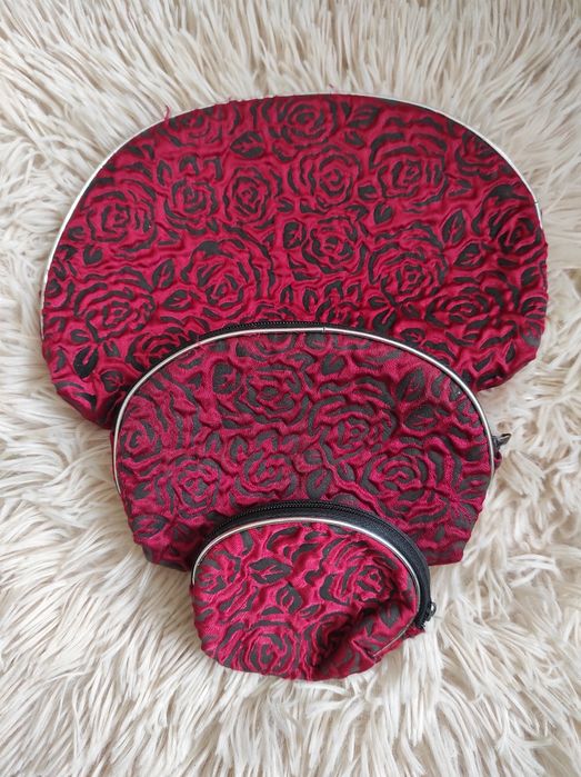 Косметички та гаманці різні