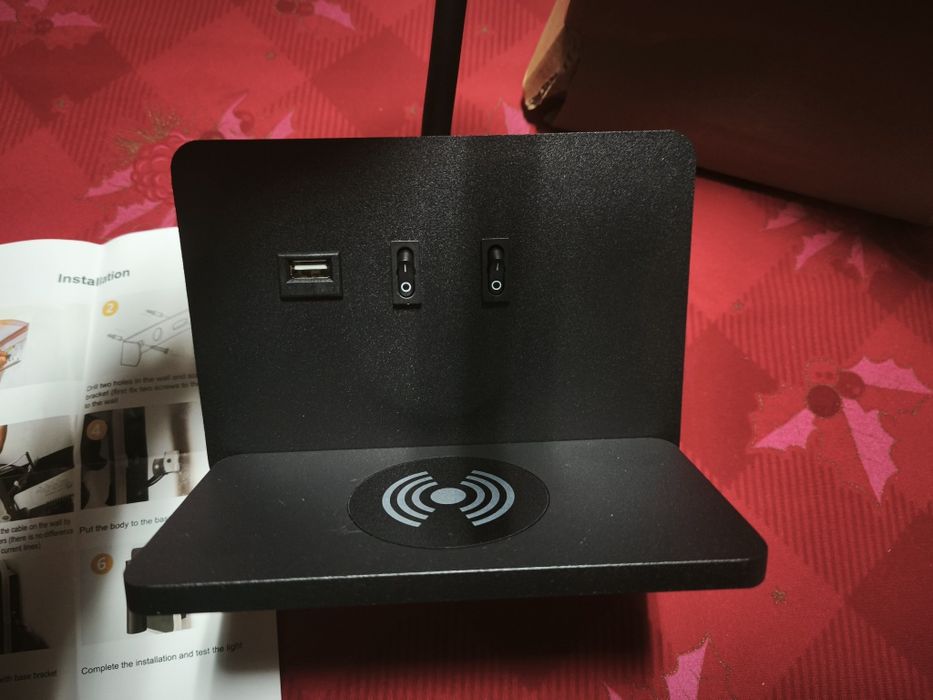 Candeeiro com luz led flexível com tomada USB e carregador indução