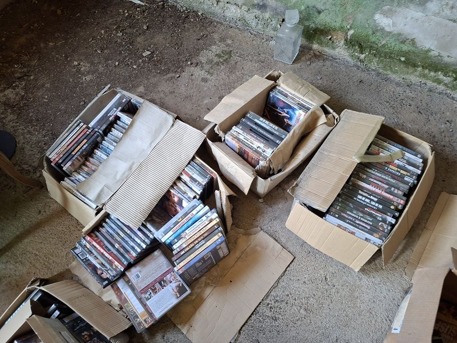 Centenas de DVDs