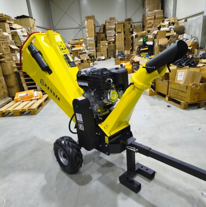 Rozdrabniacz spalinowy d. Briggs & Stratton.  16 HP rębak. 20cm