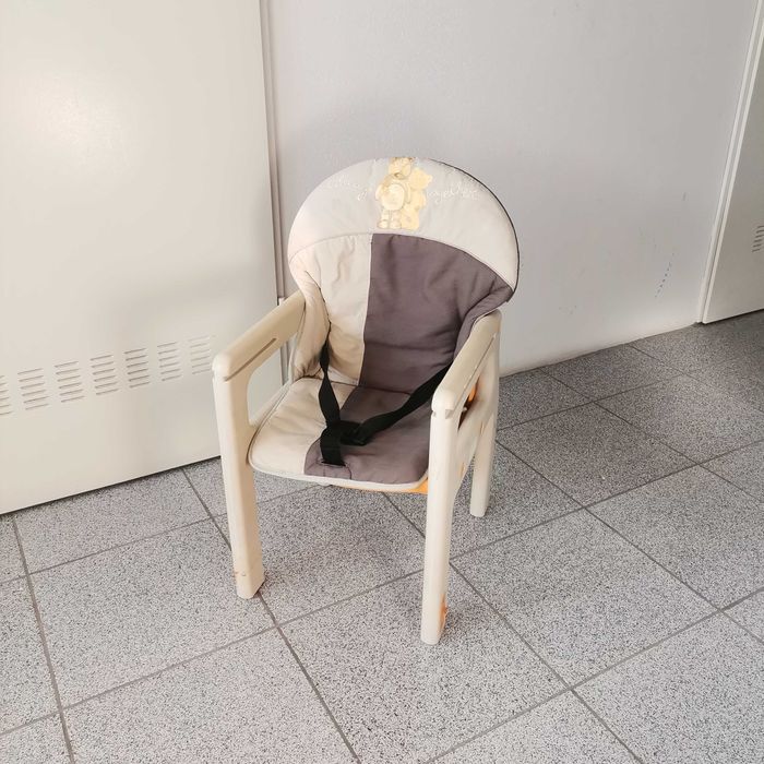 Cadeira da papa convertível em secretária