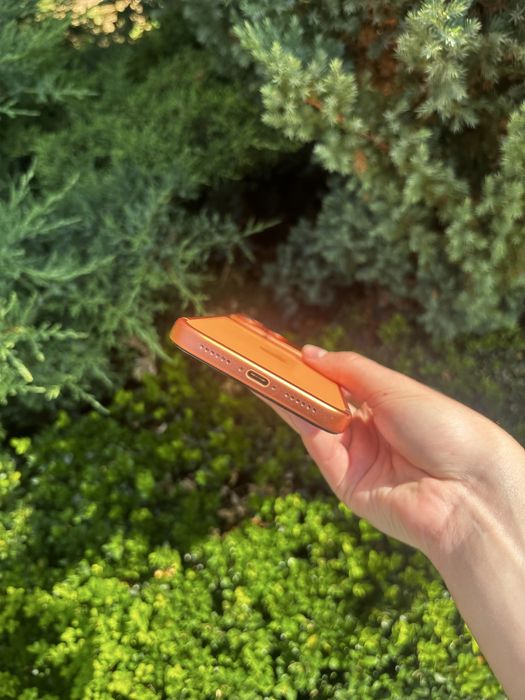 iPhone 17 pro max Cosmic Orange