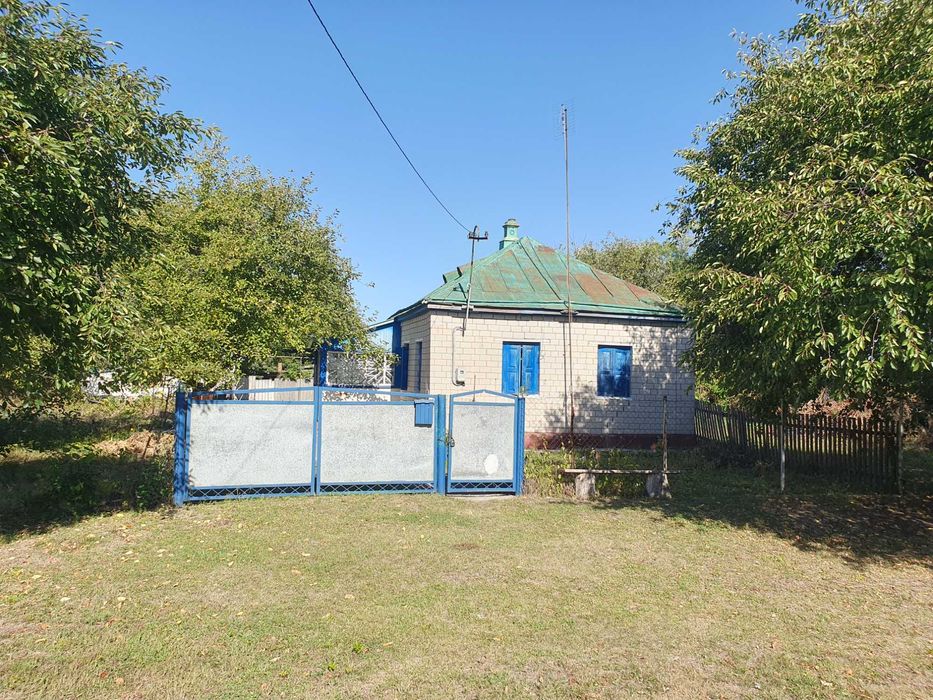 Продаж будинку в селі