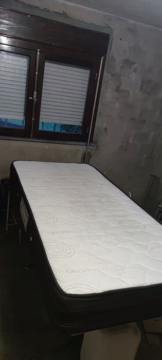 Colchão e estrado em muito bom estado