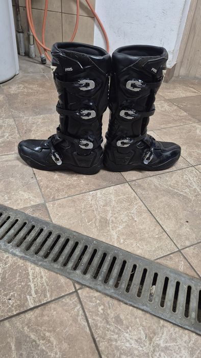 Sprzedam buty fly Racing fr5 kask oraz dwie pary googli