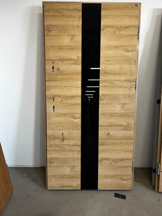 Drzwi zewnętrzne Wikęd z wyprzedaży