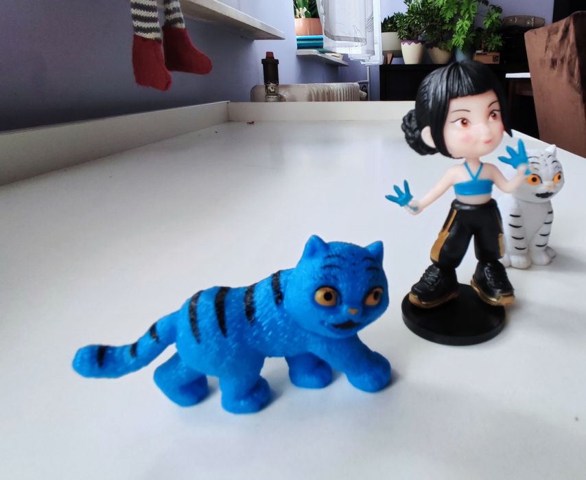 K-pop Demon Hunters - zestaw 3 figurek Zoey i tygrys Derpy.