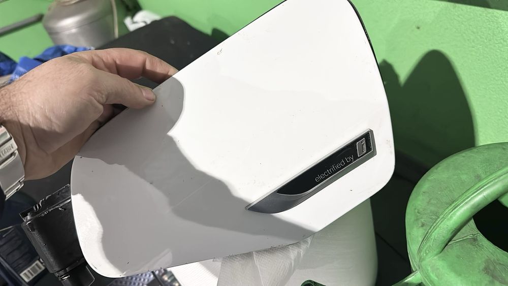 Tampa frente esq. de carregar BMW x2