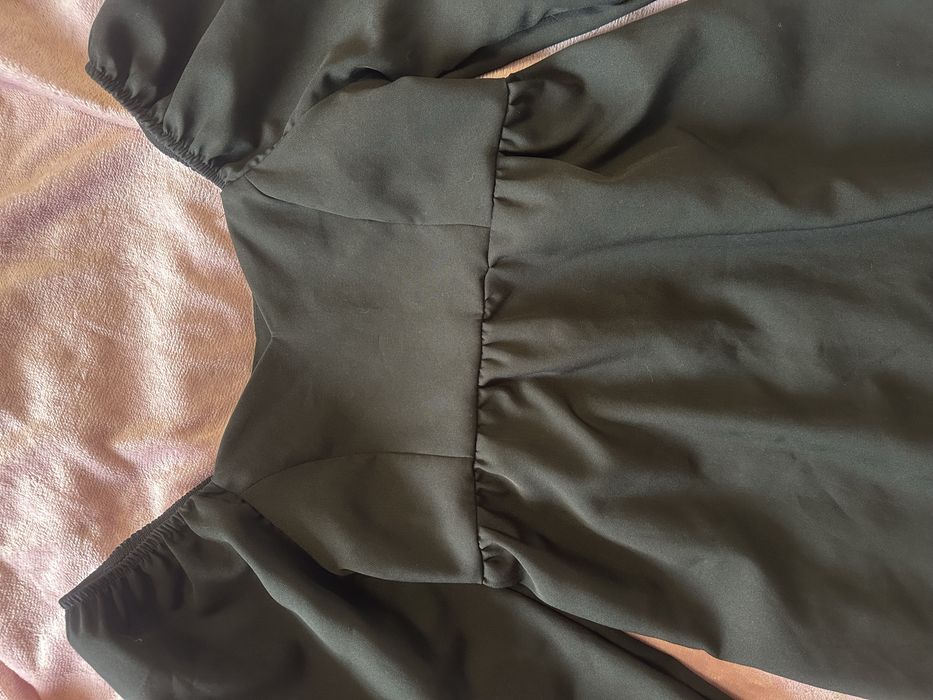 Сукня чорна.