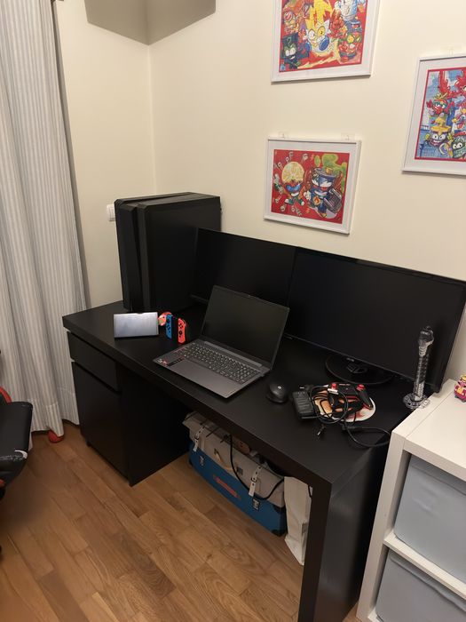 Secretária preta IKEA