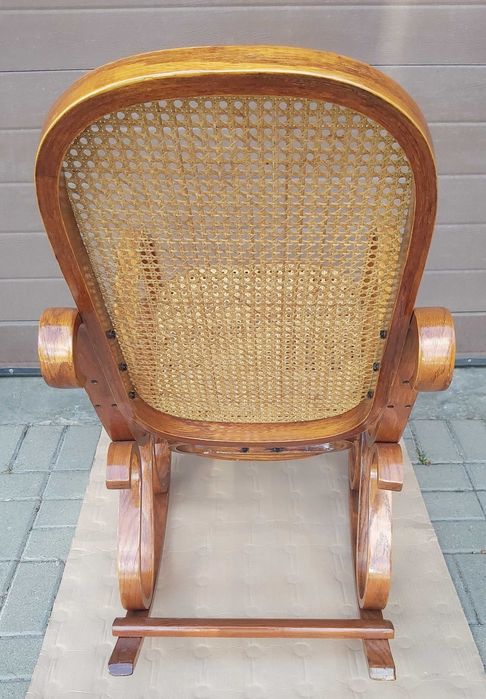 Fotel bujany drewniany