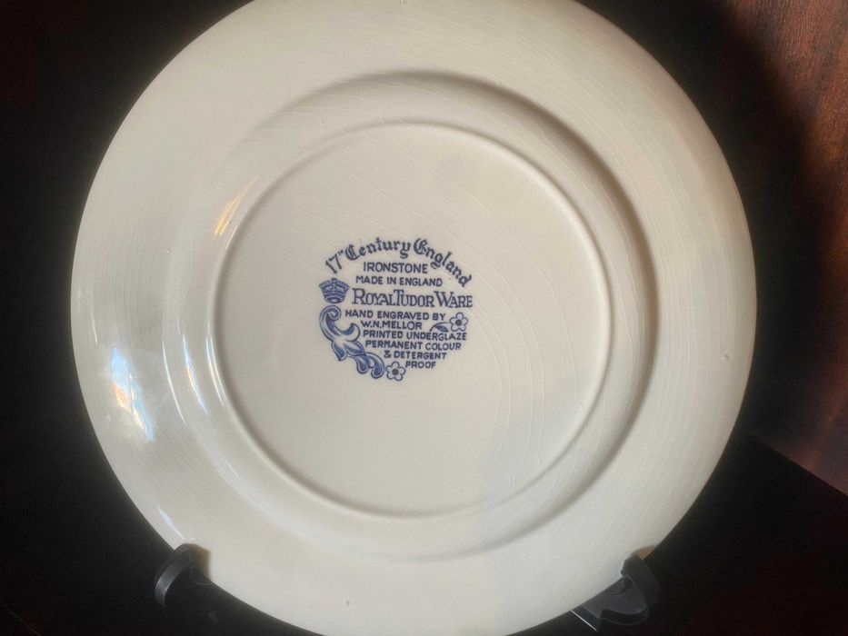 Pratos de Porcelana Antigo Royal Tudor